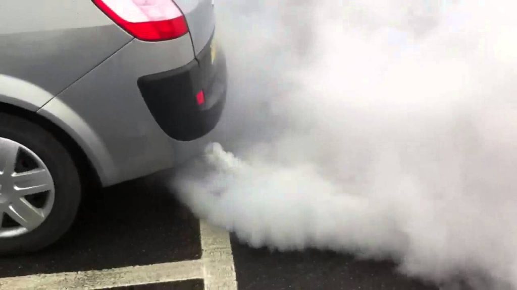 Voiture qui fume blanc Quelles sont les causes possibles