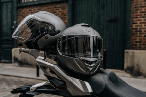 casque moto sportif