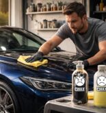 découvrez la fréquence idéale pour le lustrage auto et les erreurs courantes à éviter afin de protéger et sublimer la peinture de votre véhicule.