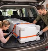 découvrez les techniques et solutions pour transporter un frigo couché dans une voiture difficile en toute sécurité et sans dommage.