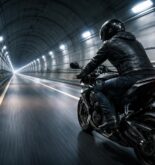 découvrez comment vivre une expérience unique en traversant le tunnel sous la manche à moto, avec des conseils pratiques et astuces pour un voyage inoubliable.