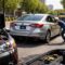 découvrez les différentes options pour déplacer une voiture automatique en panne de batterie en toute sécurité et sans dommage.