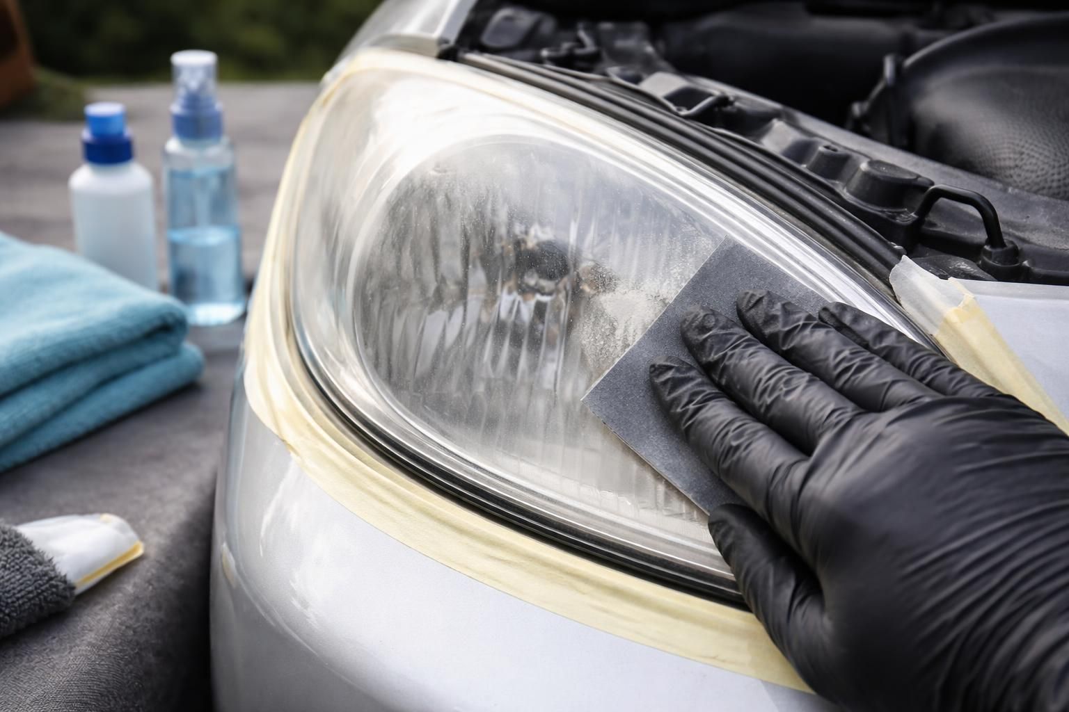 apprenez à rénover efficacement les optiques de phares de votre véhicule grâce à nos conseils pratiques et faciles à suivre pour retrouver une meilleure visibilité et sécurité.