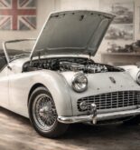 découvrez la tr3 triumph : un mariage unique de design emblématique, performances moteur remarquables et un riche héritage historique qui fascine les passionnés d'automobiles classiques.